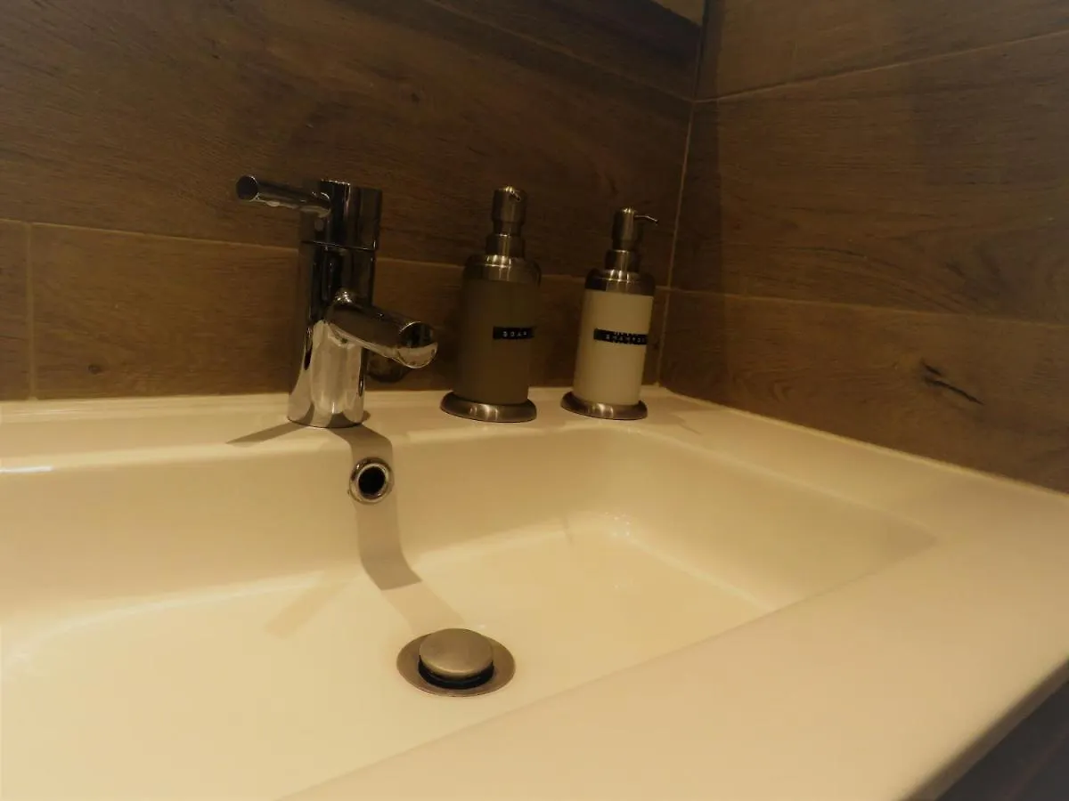 Villa Einstein Apartments アントウェルペン